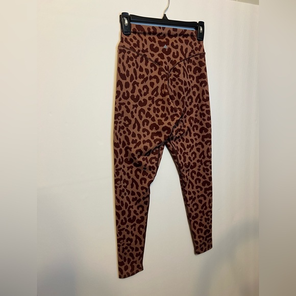 Balance Athletica 
The ascent king pant cheetah - Picture 5 of 8